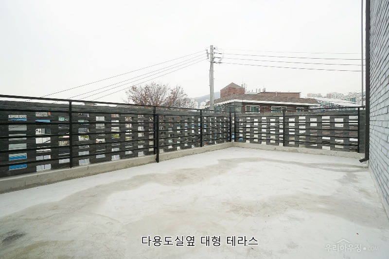 다용도실옆-테라스.JPG