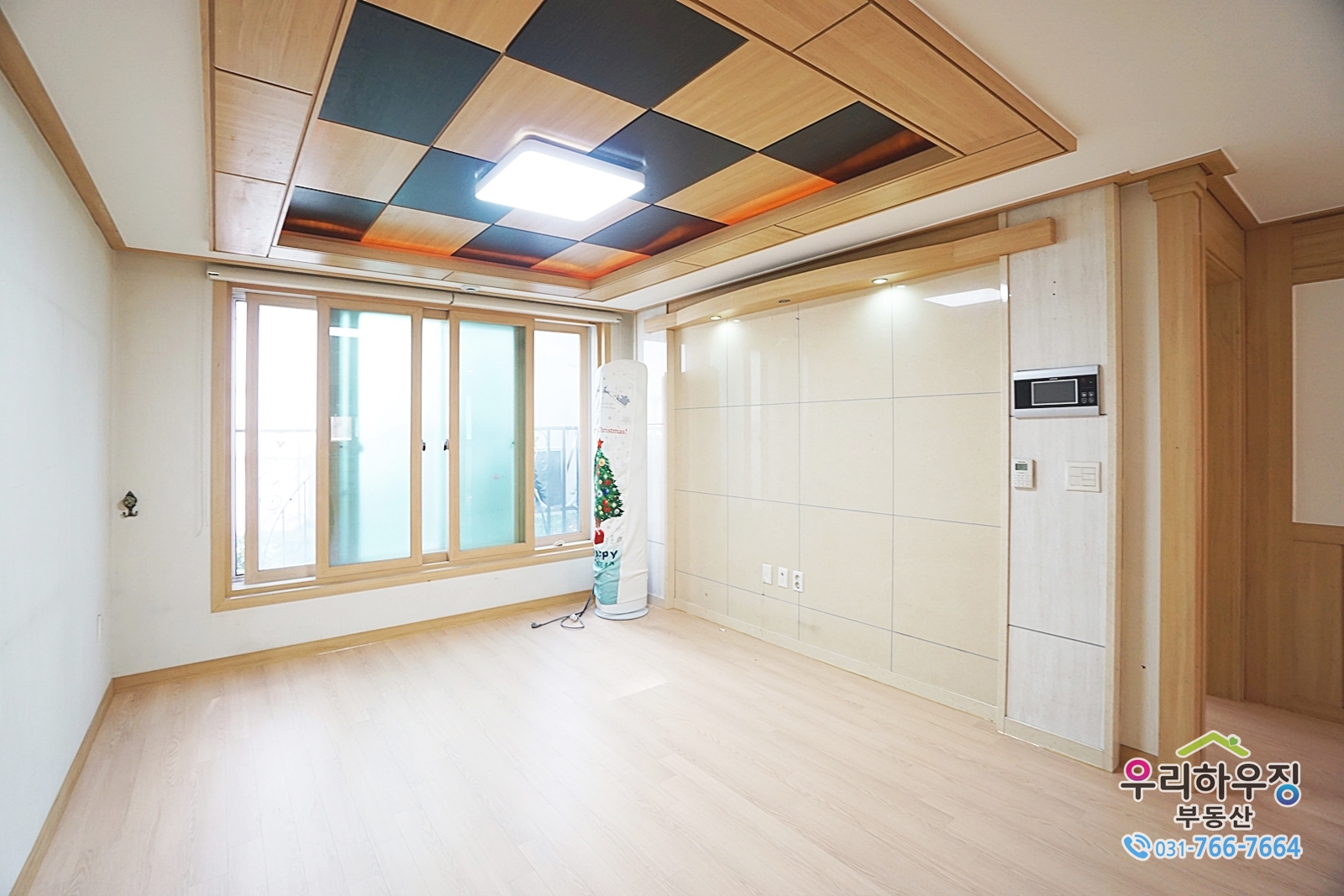 은행, 마트등 각종 편의시설이 도보거리에 위치, 초등학교 도보통학 가능한 학세권, 도로변 도보 2분거리, 버스정류장 도보5분, 관공서, 유치원, 대형프렌차이츠 밀집지역