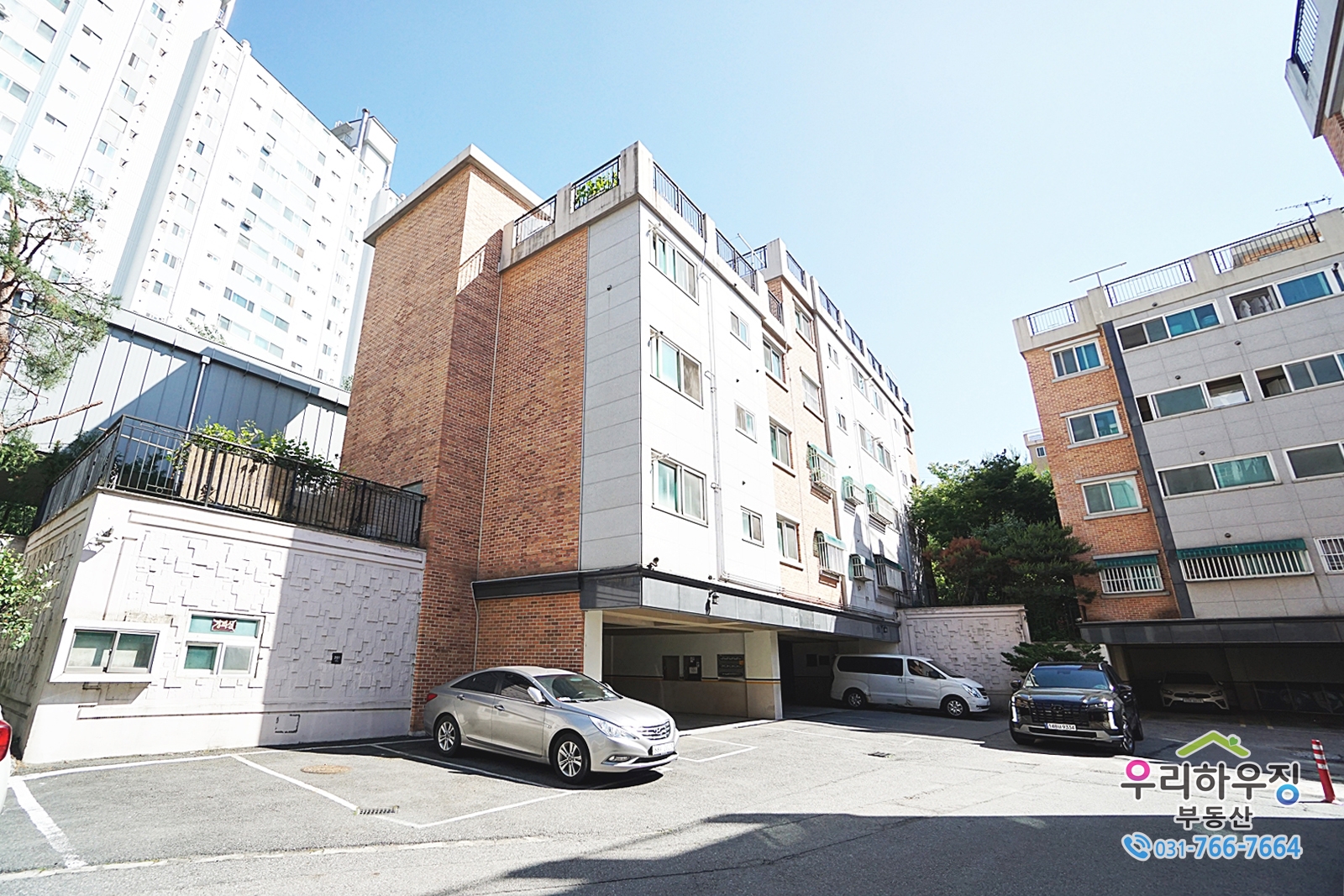 은행, 마트등 각종 편의시설이 도보거리에 위치, 초등학교 도보통학 가능한 학세권, 도로변 도보 2분거리, 버스정류장 도보5분, 관공서, 유치원, 대형프렌차이츠 밀집지역