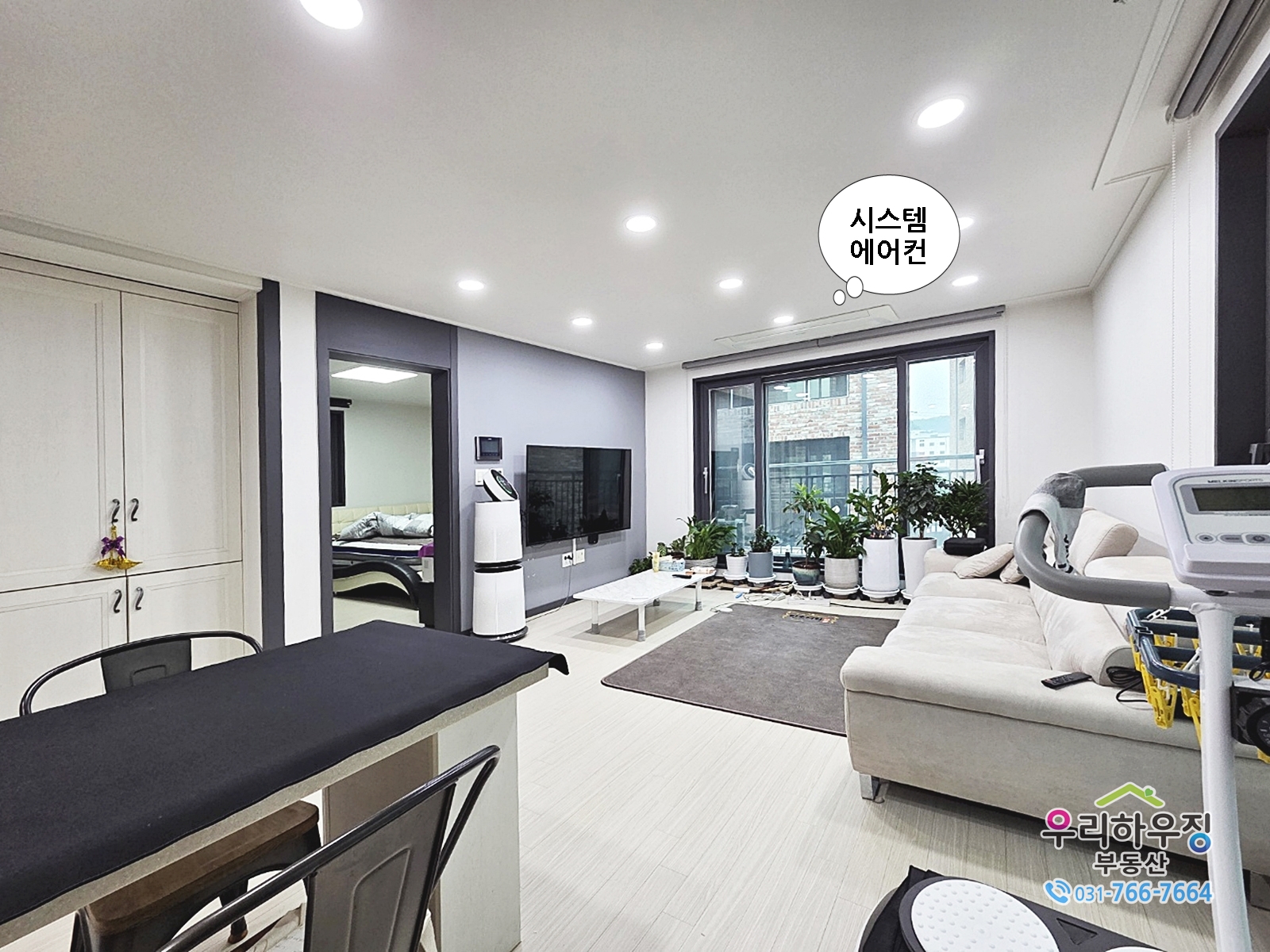 분양가보다 저렴한 2억초반대 준신축 3룸, 완전 평지, 마트, 은행, 병.의원등 각종 편의시설 도보거리, 거실-시스템에어컨, 엘리베이터 설치, 도로변 도보2분, 대로변 도보 6분